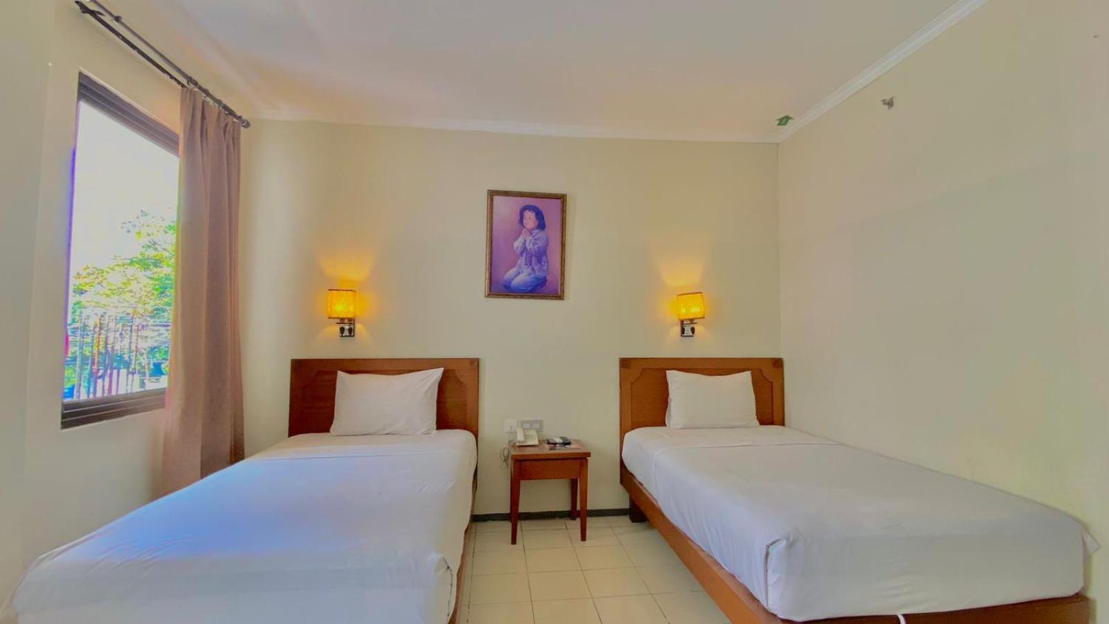 Pia Hotel Cirebon Exterior foto